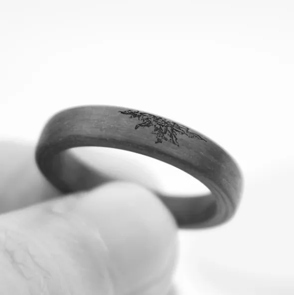 Anillo Carbono Negro con 1 Eguzkilore