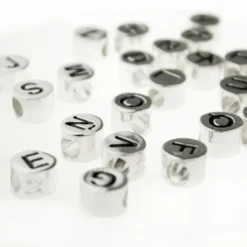 Charm Letra Inicial de Plata