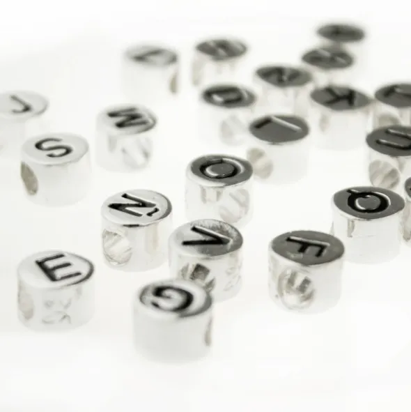 Charm Letra Inicial de Plata
