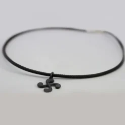 Colgante Lauburu de Plata Oxidada 22mm