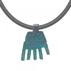 Colgante Mano de Irulegi Verde 30mm y Caucho